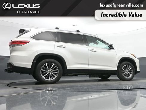Used 2019 Toyota Highlander XLE AWD/4WD image 35