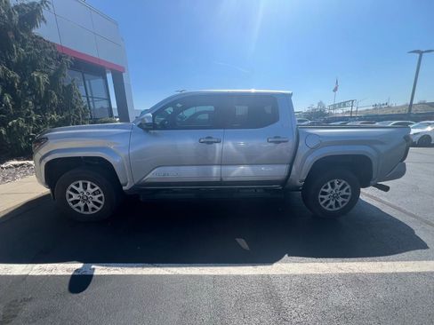 Used 2024 Toyota Tacoma SR5 image 2