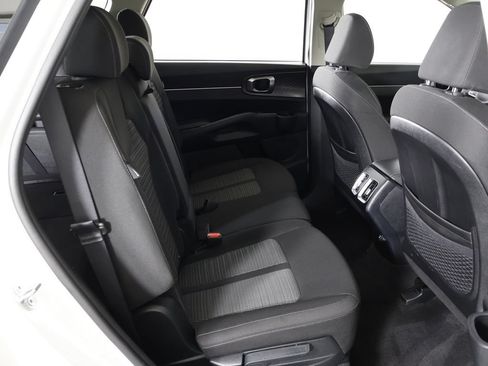 Used 2024 Kia Sorento LX FWD image 32