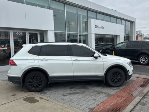 Used 2020 Volkswagen Tiguan SE w/ Panoramic Sunroof Package image 5