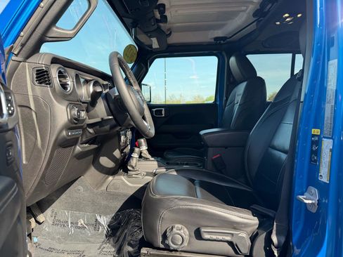 Used 2022 Jeep Wrangler Unlimited Sahara w/ Cold Weather Group image 14