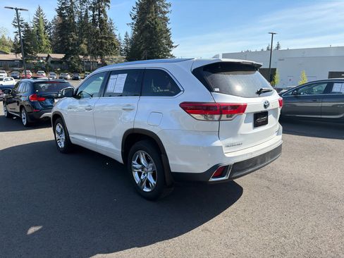 Used 2018 Toyota Highlander Limited AWD/4WD image 3