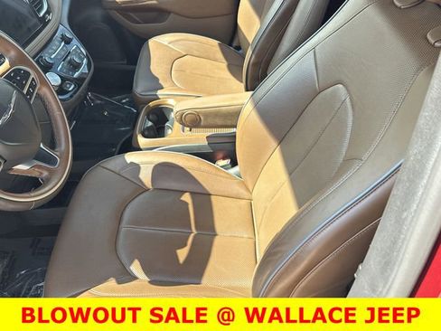 Used 2020 Chrysler Pacifica Limited w/ Advanced Safetytec Group FWD image 22