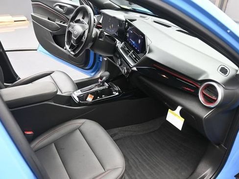 Used 2024 Chevrolet Trax RS w/ Driver Confidence Package FWD image 39