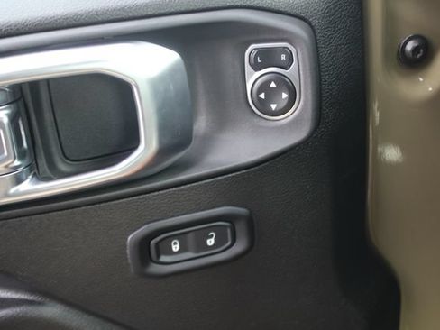 Used 2026 Jeep Gladiator Mojave AWD/4WD image 16