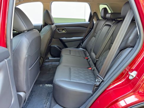 Used 2024 Nissan Rogue Platinum FWD image 37