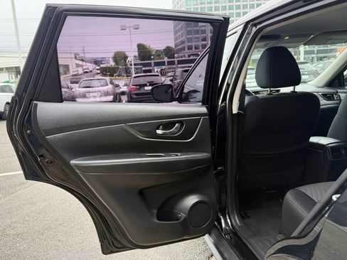 Used 2017 Nissan Rogue S AWD/4WD image 25