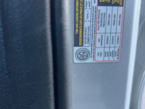 Used 2020 Kia Sorento LX image 28