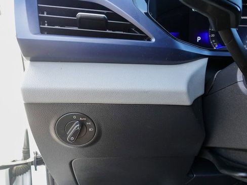 Used 2022 Volkswagen Taos SE image 19