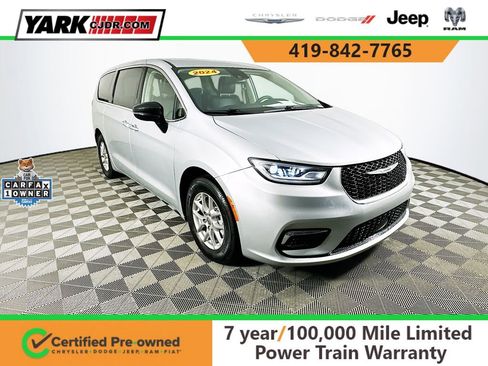 Certified 2024 Chrysler Pacifica Touring-L image 1