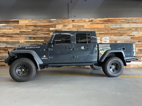 Used 2017 Jeep Wrangler Unlimited Rubicon w/ Cold Weather Group AWD/4WD image 15