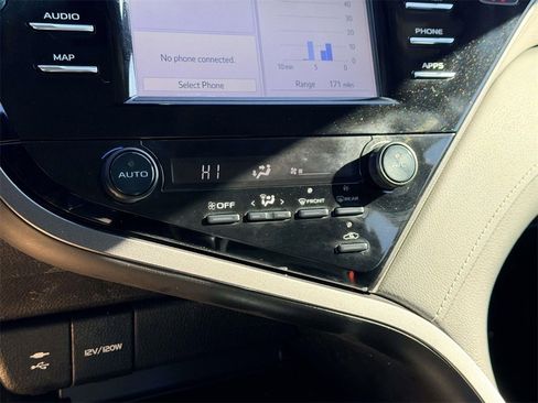 Certified 2019 Toyota Camry SE image 5