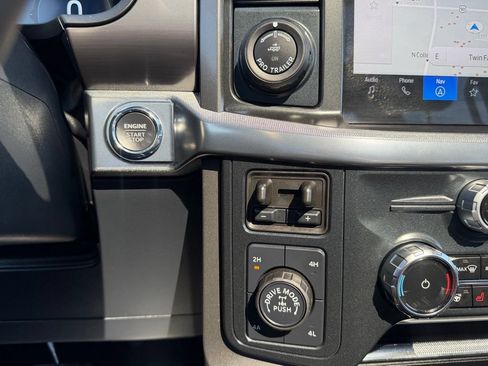 Used 2025 Ford F150 Lariat AWD/4WD image 26