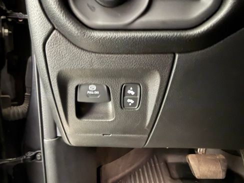 Used 2022 RAM 1500 Laramie AWD/4WD image 9