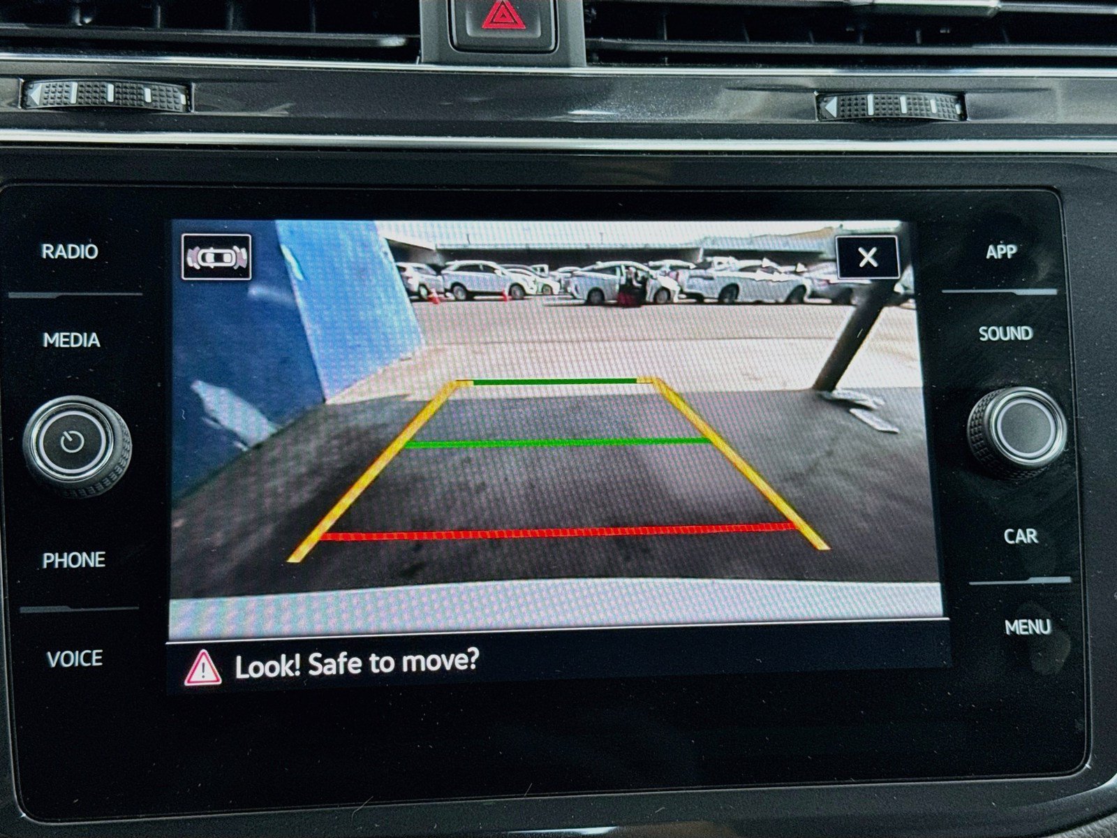 Used 2022 Volkswagen Tiguan SE R-Line FWD image 9