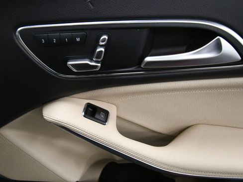 Used 2018 Mercedes-Benz CLA 250 4MATIC image 30