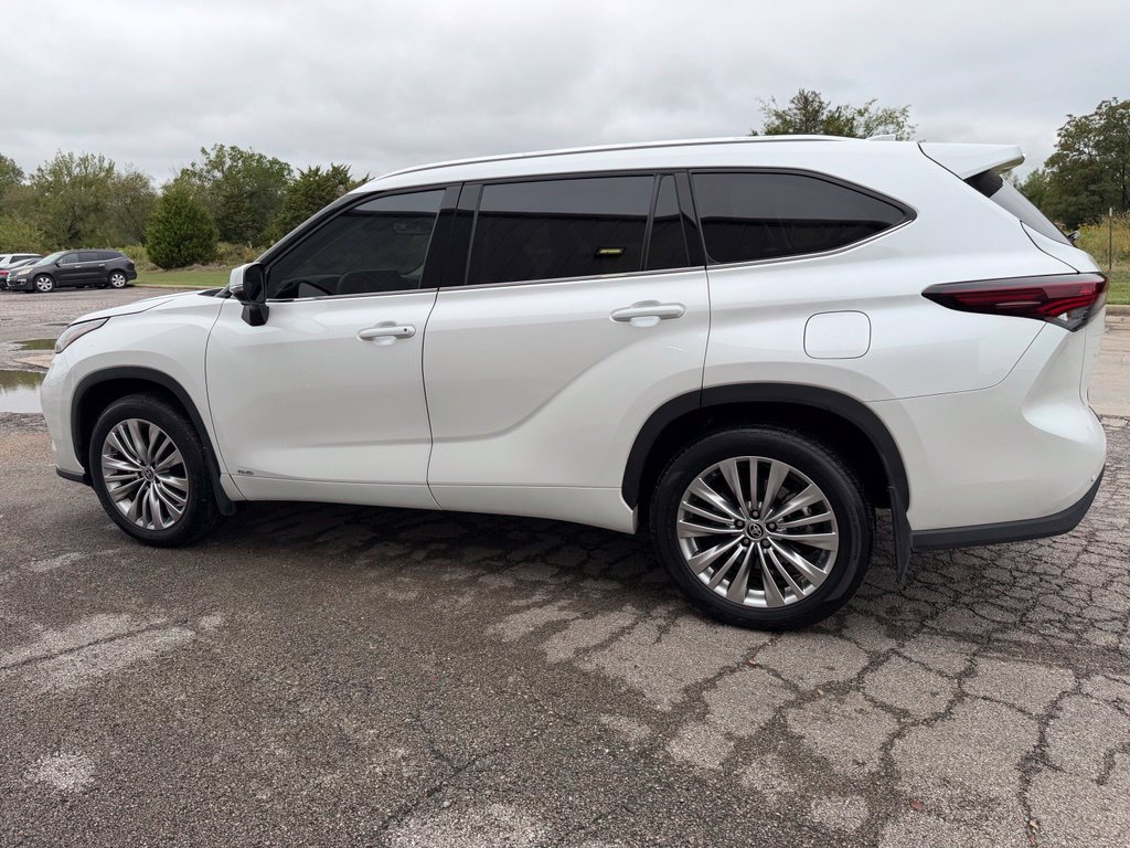 Used 2024 Toyota Highlander Platinum AWD/4WD image 8