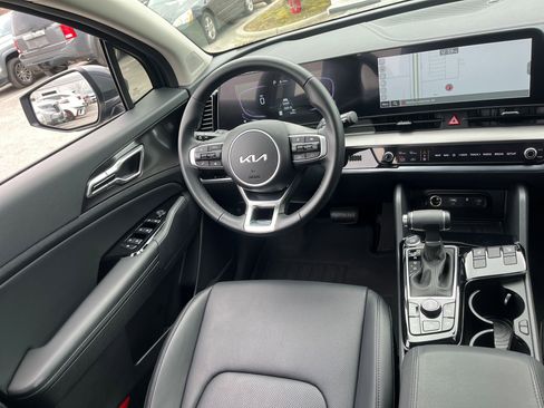 Used 2025 Kia Sportage EX image 13