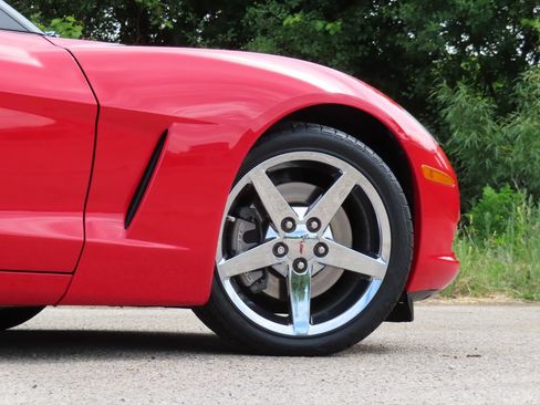 Used 2007 Chevrolet Corvette Convertible w/ Preferred Equipment Group RWD image 32