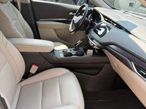 Used 2022 Cadillac XT4 Luxury w/ Cold Weather Package AWD/4WD image 11