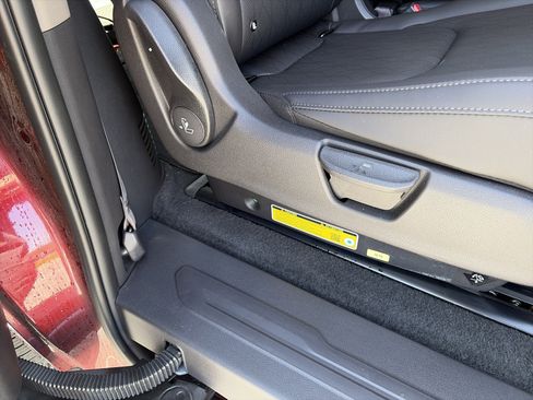 Used 2026 Kia Carnival EX FWD image 35