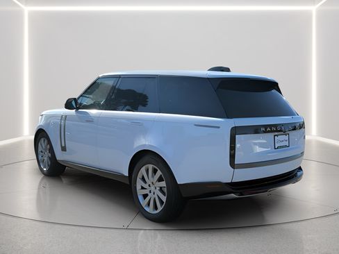 Used 2023 Land Rover Range Rover SE AWD/4WD image 3