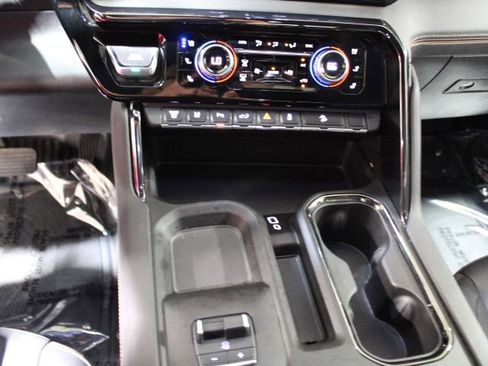 Used 2024 GMC Sierra 2500 AT4 w/ Technology Package image 27