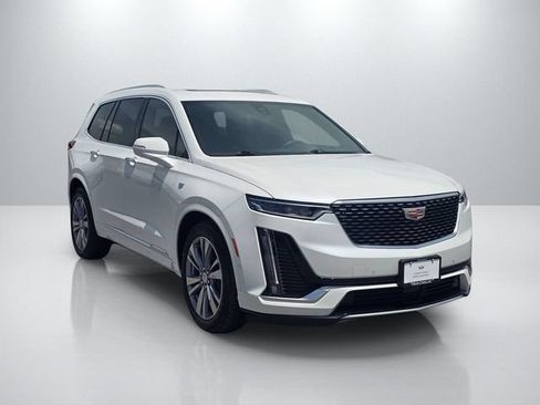 Used 2024 Cadillac XT6 Premium Luxury w/ Technology Package FWD image 3