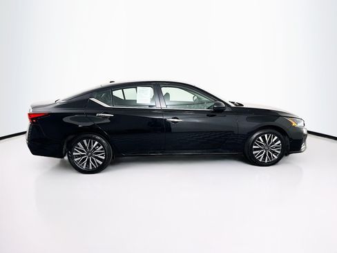 Used 2025 Nissan Altima 2.5 SV FWD image 10