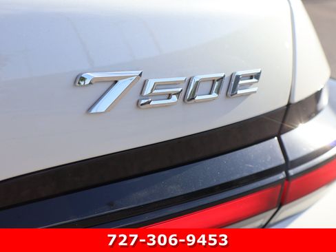Used 2026 BMW 750e xDrive w/ Luxury Rear Seating Package AWD/4WD image 9
