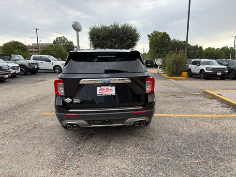 Used 2023 Ford Explorer King Ranch w/ Technology Package RWD image 5