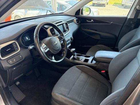 Used 2019 Kia Sorento AWD w/ LX Convenience Package image 5