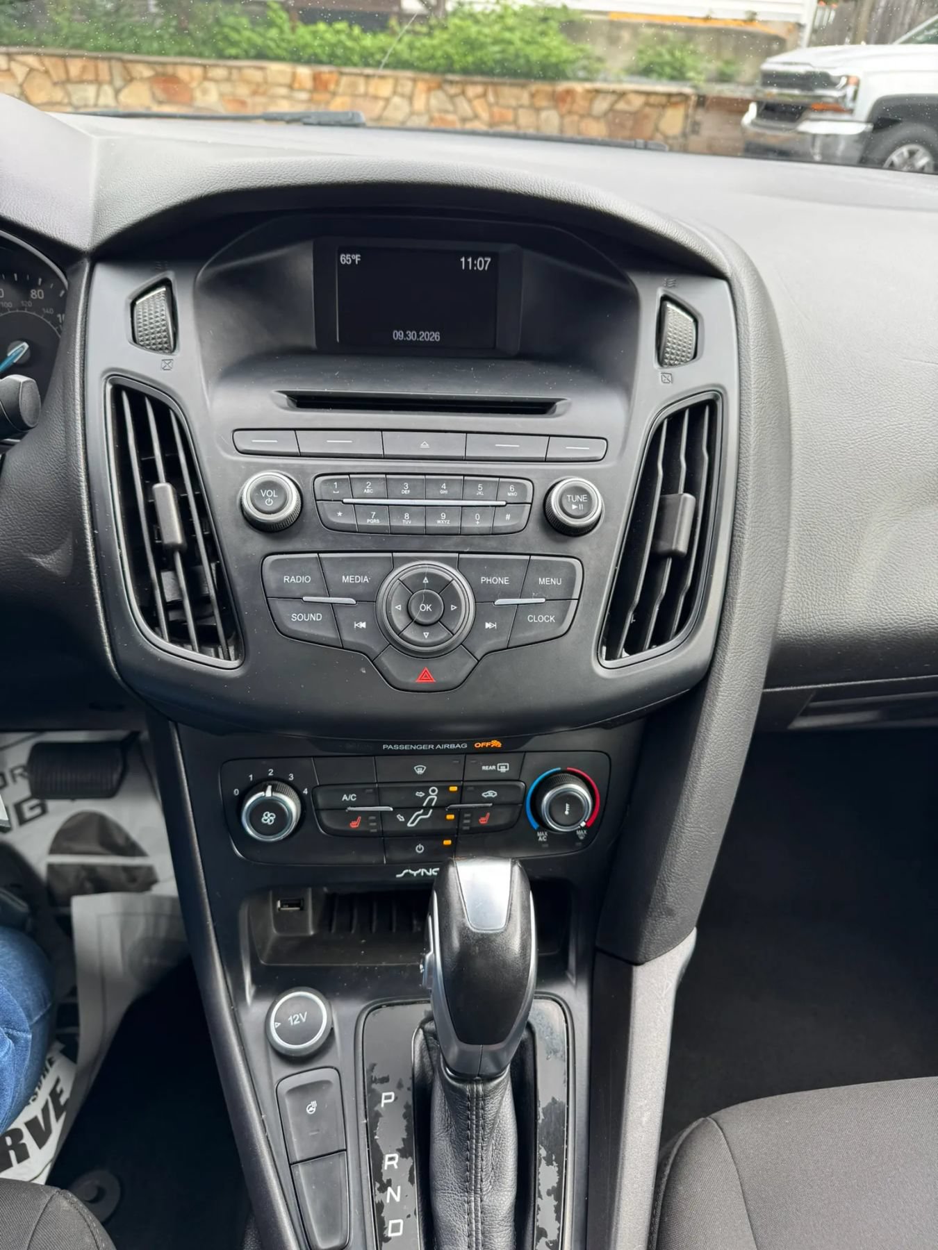 Used 2015 Ford Focus SE w/ SE Cold Weather Package FWD image 19