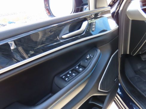 Used 2024 Jeep Grand Cherokee Trailhawk image 21