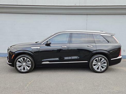 Certified 2026 Cadillac Vistiq Luxury image 2