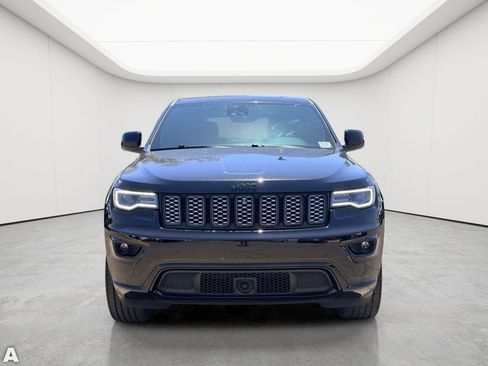 Certified 2022 Jeep Grand Cherokee Laredo X AWD/4WD image 9
