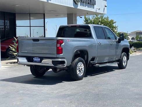 Used 2024 Chevrolet Silverado 2500 LT AWD/4WD image 4