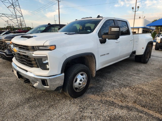Used 2024 Chevrolet Silverado 3500 LT w/ Safety Package AWD/4WD image 2