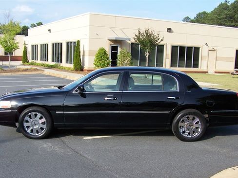 Used 2003 Lincoln Town Car Cartier L image 5