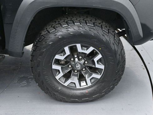 Used 2020 Toyota Tacoma TRD Off-Road AWD/4WD image 34