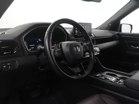 Used 2025 Honda Pilot Black Edition image 15