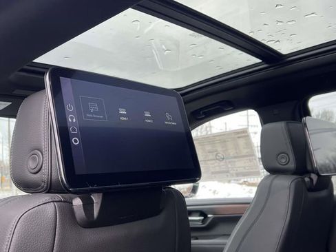 New 2026 GMC Yukon XL Denali w/ Denali Reserve Package image 12