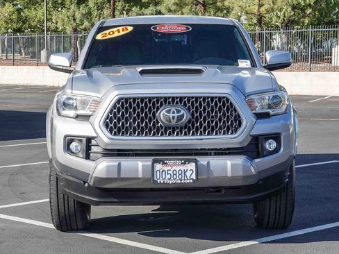 Certified 2018 Toyota Tacoma TRD Sport RWD image 2
