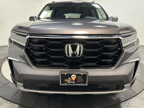 Certified 2024 Honda Pilot Touring image 5