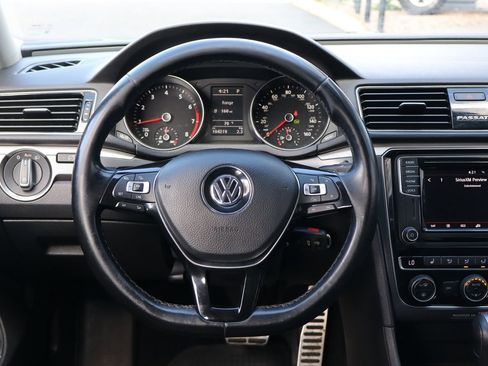 Used 2018 Volkswagen Passat 2.0T R-Line w/ R-Line Lighting Package FWD image 12