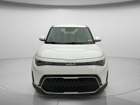 Used 2025 Kia Soul LX w/ LX Technology Package FWD image 2