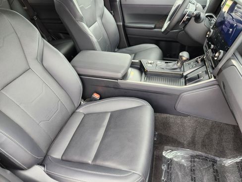 Used 2024 Lexus GX 550 w/ Accessory Package (Z1) AWD/4WD image 33