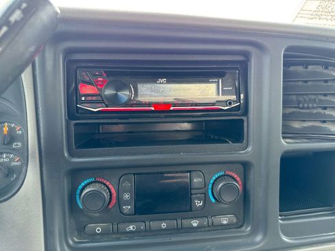 Used 2005 Chevrolet Silverado 2500 LT w/ Heavy-Duty Power Package image 14