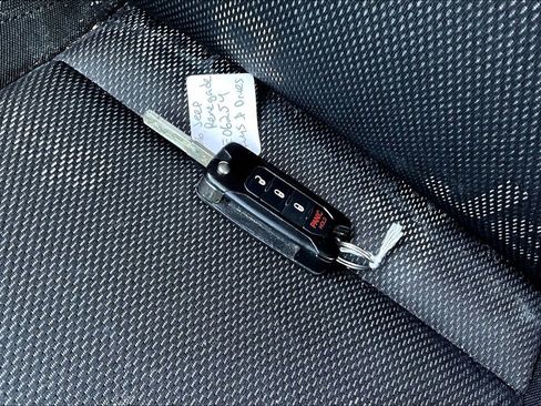 Used 2016 Jeep Renegade Sport w/ Power & Air Group image 6