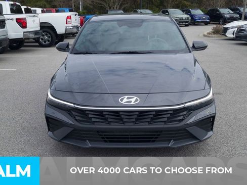 Used 2025 Hyundai Elantra Sport image 3